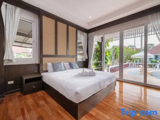 5 Bedrooms Villa