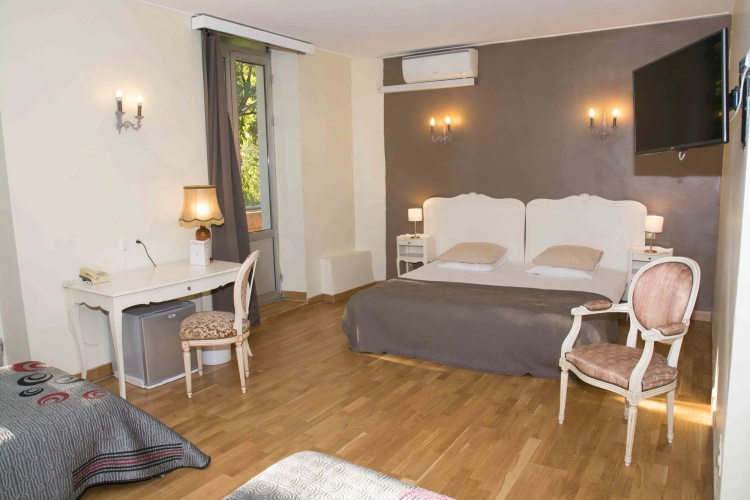 Empire Hotel