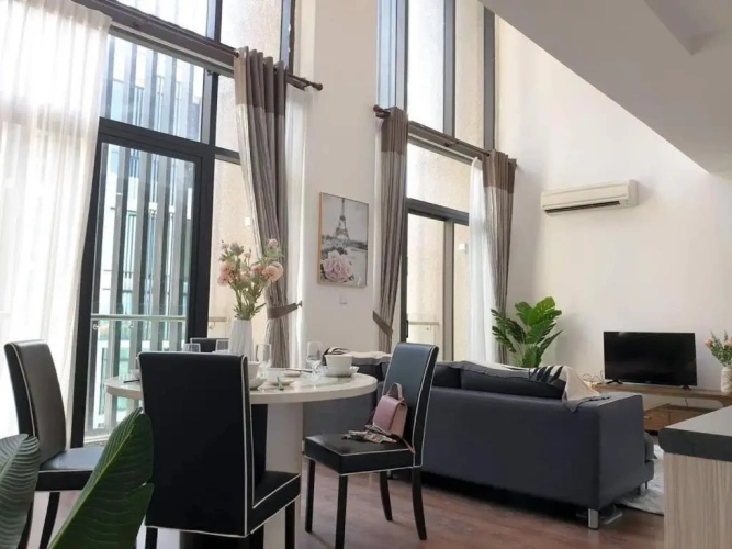 Apartment with pool view