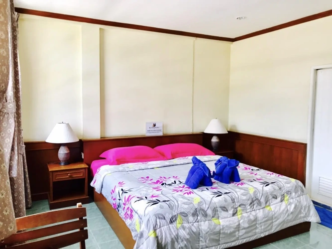 Standard Triple room