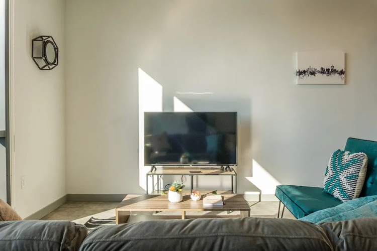 Modern Downtown Apartments by Frontdesk