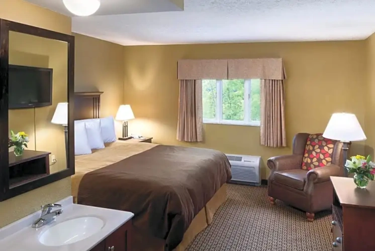 Suite with lake view