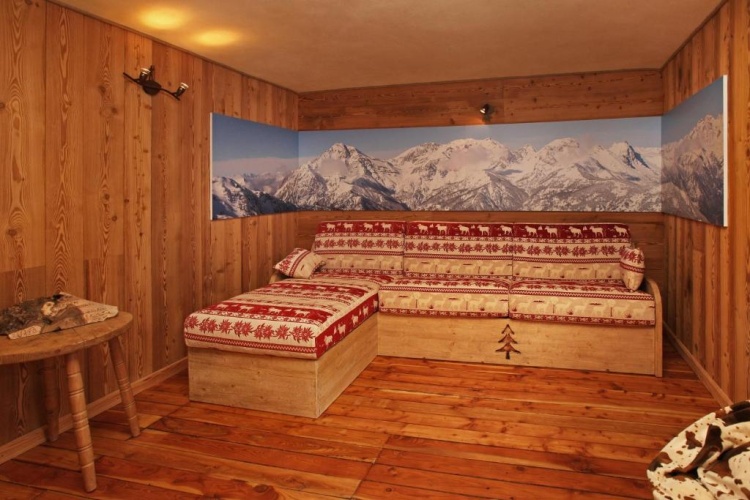 Apartment with mountain view