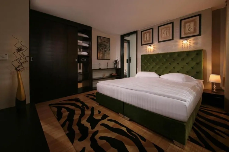 Suite with balcony and with view