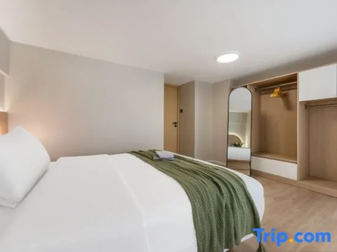 1 Bedroom Duplex Suite with balcony