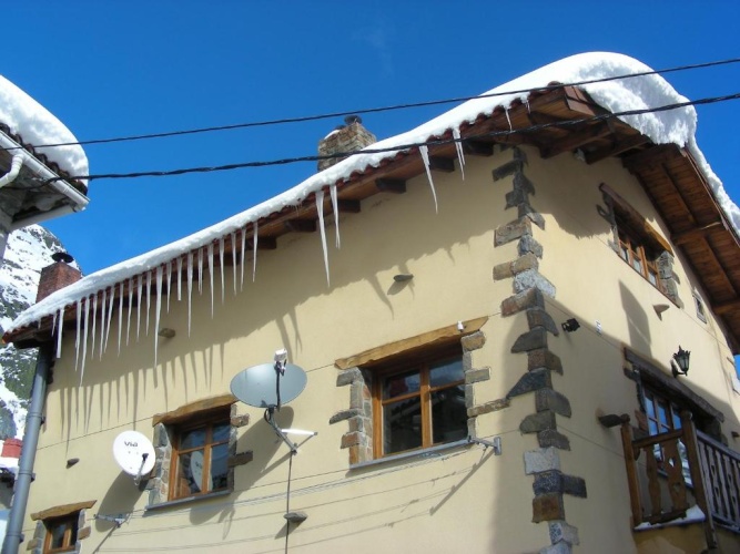 2 Bedrooms Cottage