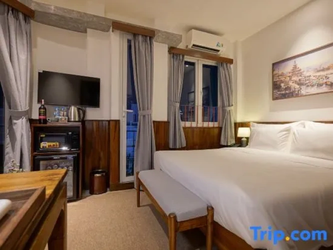 Deluxe Double room with city view