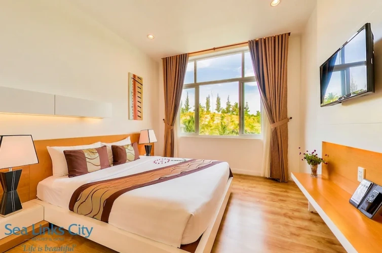 2 Bedrooms Apartment with balcony and with garden view