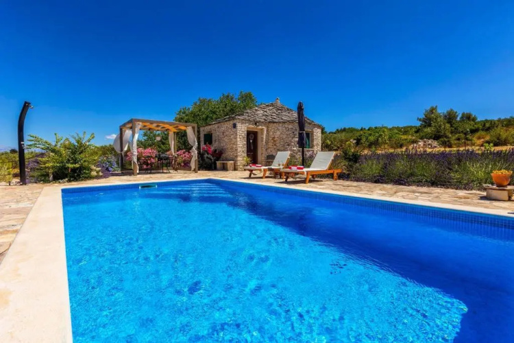 Beautiful villa Big Hobbit 2