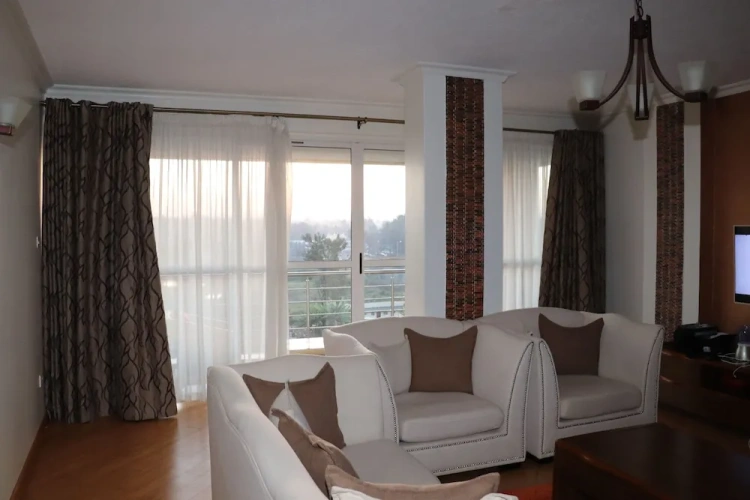 2 Bedrooms Luxury Apartment with garden view