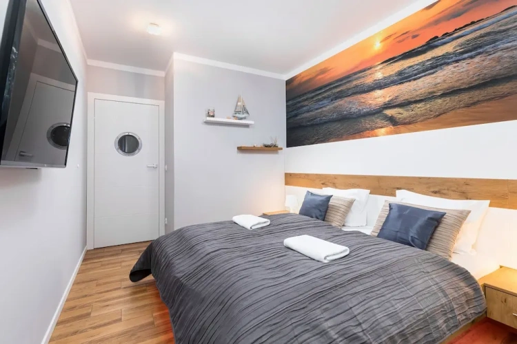 1 Bedroom Apartment with balcony and with garden view