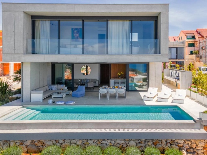 3 Bedrooms Villa