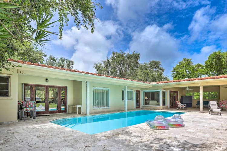 Home w/ Pool in Upscale Pinecrest Village