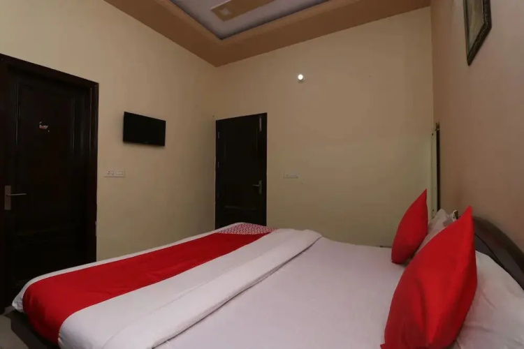 Hotel Gurudham Vrindavan by OYO Rooms