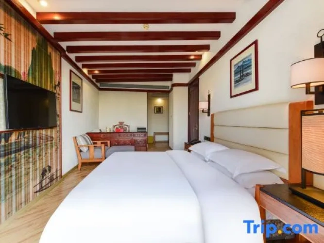 2 Bedrooms Presidential Quadruple Suite with city view