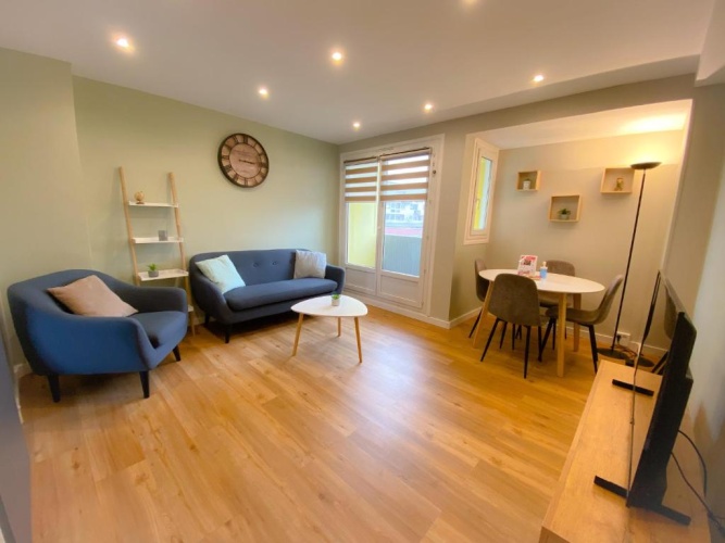 2 Bedrooms Apartment