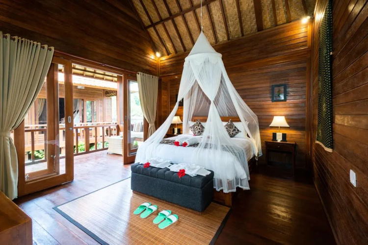 Bale Gede Lembongan