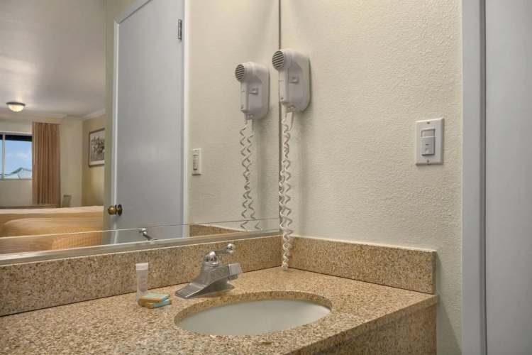 Red Lion Inn & Suites Lemoore