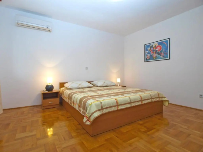Apartment Alma 1600