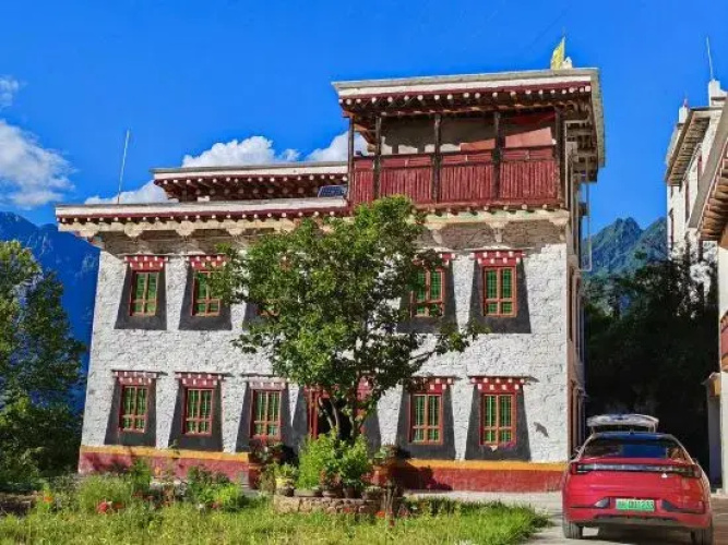 Danba Cosa Xikang Homestay