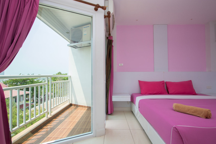 Standard Double room with partial ocean view