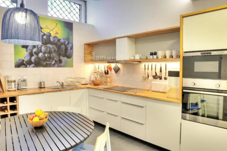 5 Bedrooms Cottage