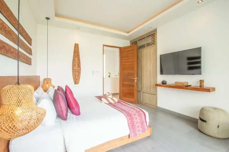 Luxury 4BR Haven, Steps to Canggu's Beach Elegance