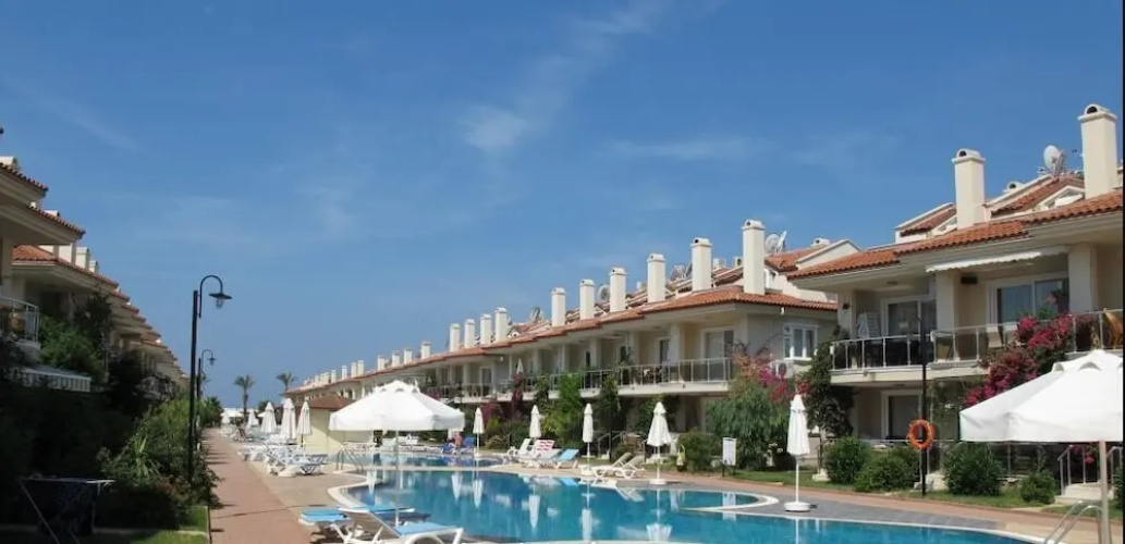 Villa AQ22 by JoyLettings