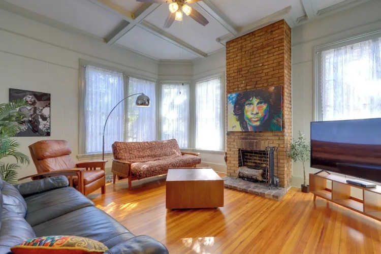 4 Bedrooms Cottage