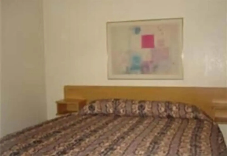 Colonade Motel