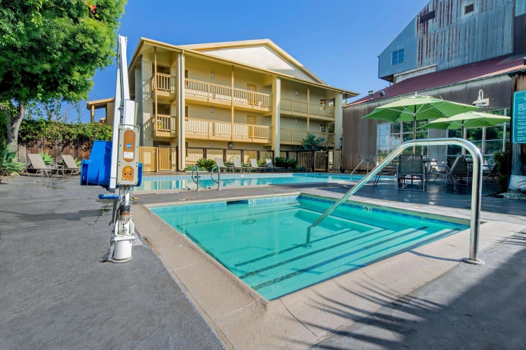 La Quinta Inn & Suites by Wyndham Irvine Spectrum photo 13