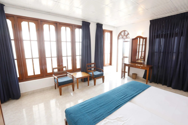 C Negombo