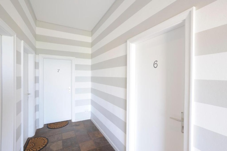 Standard Twin room with partial sea view