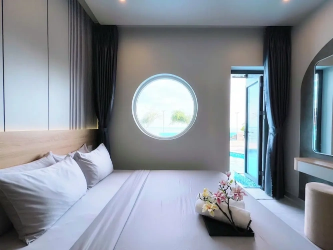 Standard Double room with balcony and with partial ocean view