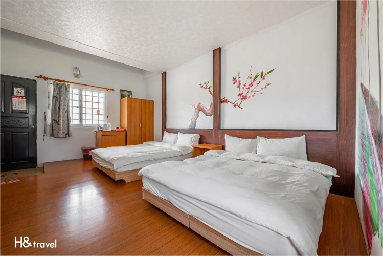 Standard Quadruple room with mountain view