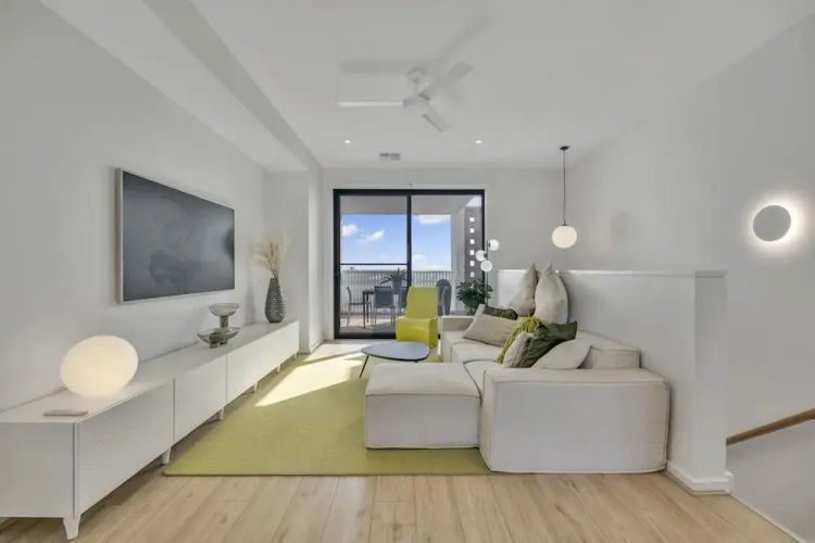 Oceanview Luxury With Dedicated Workspace
