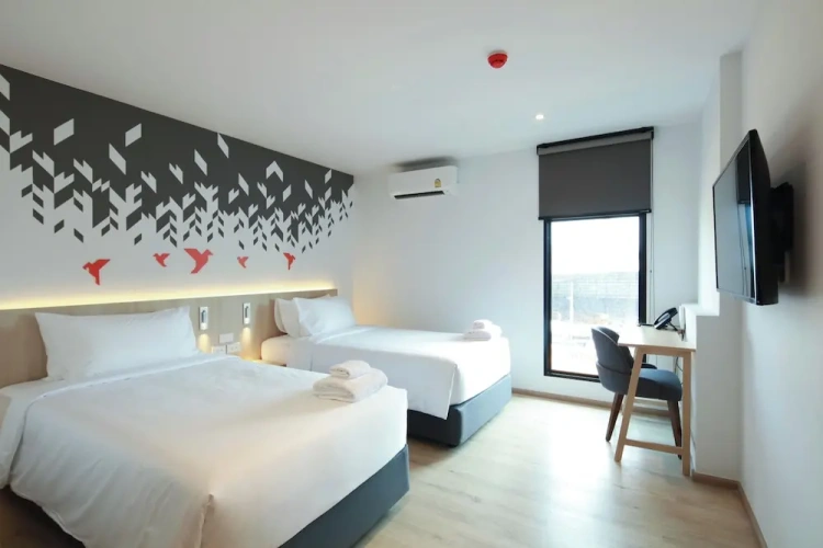 Deluxe Twin room with city view