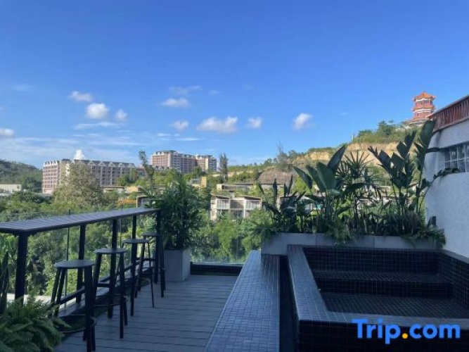 2 Bedrooms Villa