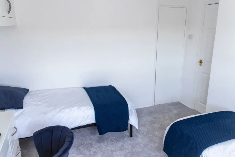 Catsbrook House - Sleeps 7 - Business Travellers Accommodation