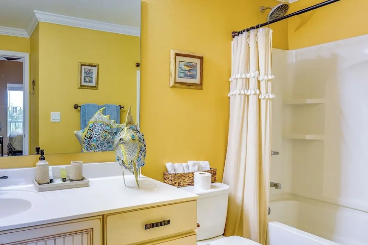Cozy Miramar Beach Condo w/ Pools & Beach Access!