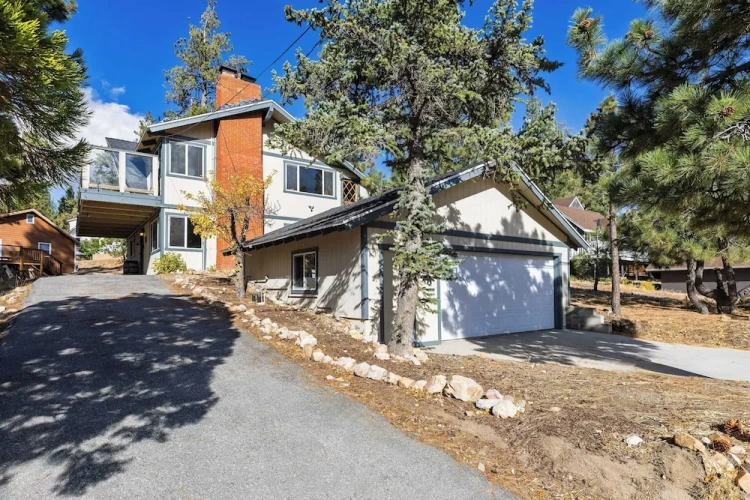 4 Bedrooms Cottage