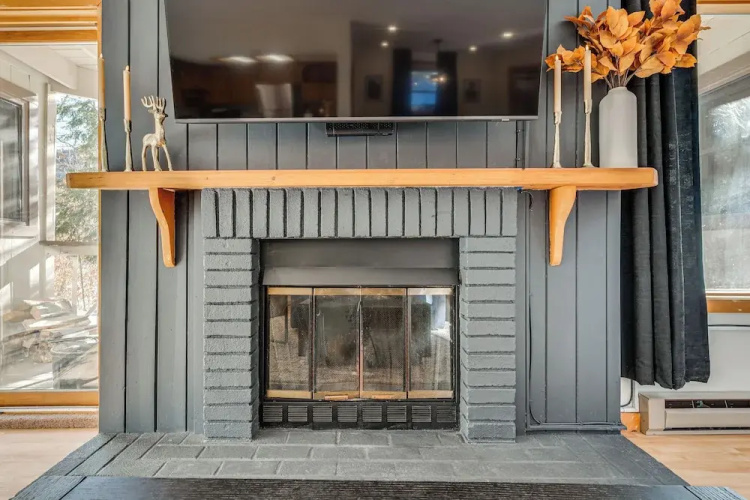 Riverfront Lincoln Condo w/ Patio + Pool Access!