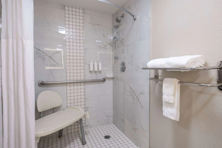 Days Inn & Suites Commerce