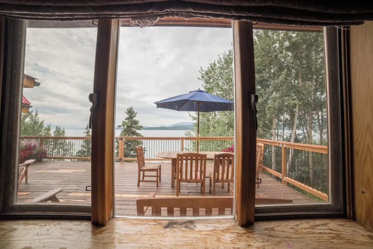 Inn On The Lake