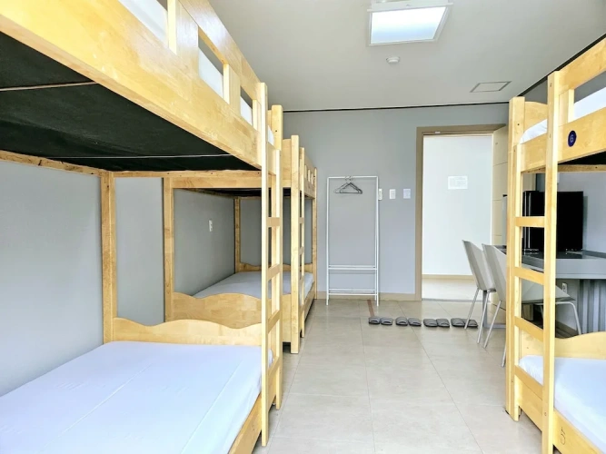 6 Bedrooms Bed in Dorm