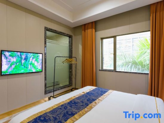 1 Bedroom Business Suite