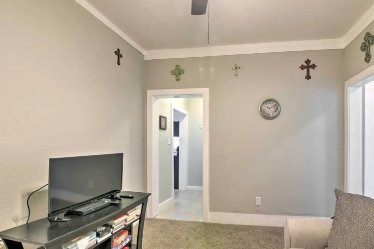 Convenient Apt w/ Golf Carts & Grill Access!