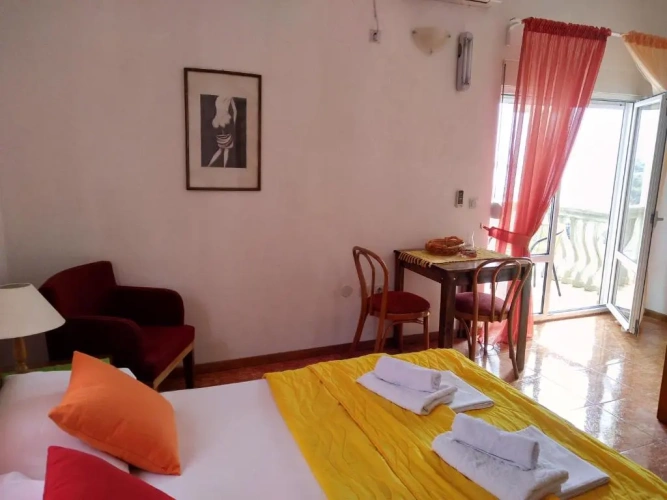 Studio with balcony and with sea view