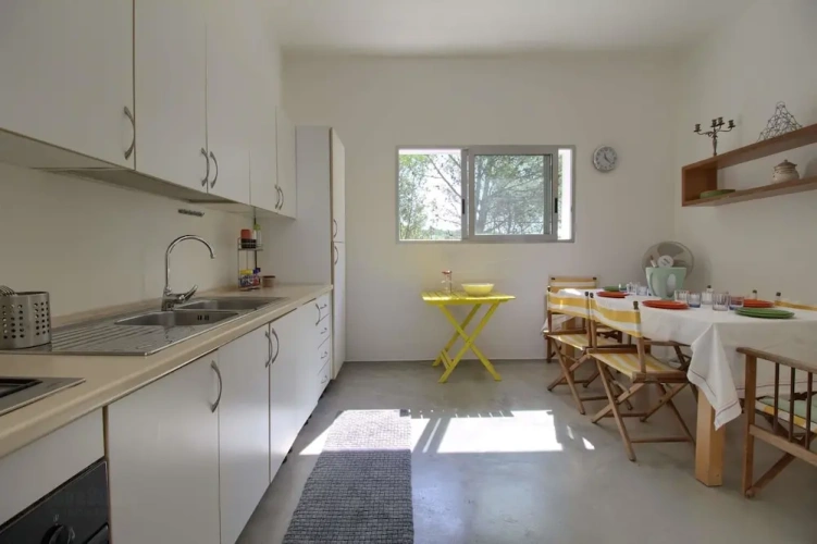 4 Bedrooms Apartment