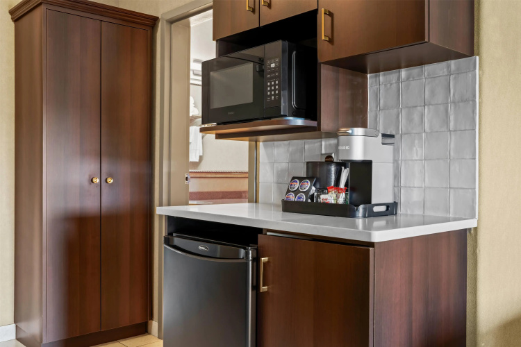 Ramada by Wyndham Drumheller Hotel & Suites photo 17